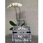 Dior Unisex CD Medium Book Tote White Blue Rêve D'Infini Embroidery - Bild 5