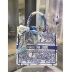 Dior Unisex CD Medium Book Tote White Blue Rêve D'Infini Embroidery - Bild 4