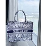 Dior Unisex CD Medium Book Tote White Blue Rêve D'Infini Embroidery - Bild 8