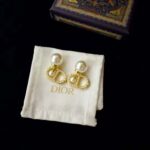 Dior Women Tribales Earrings Gold-Finish Metal and White Resin Pearls - Bild 3