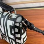 Fendi Women FF Baguette Phone Pouch Two-Tone Leather Fendi Roma Capsule Bag - Bild 6