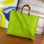 Fendi Women FF Sunshine Medium Acid Green Leather Shopper - Imagen 3