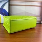 Fendi Women FF Sunshine Medium Acid Green Leather Shopper - Imagen 5