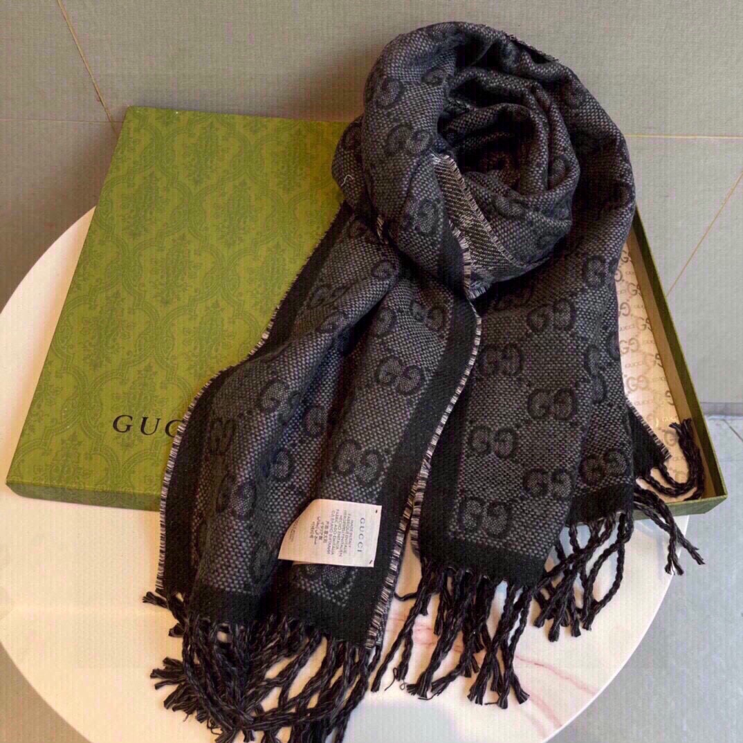 Gucci Unisex GG Jcquard Pattern Knit Scarf Tassels Grey Wool Light Grey GG (12)