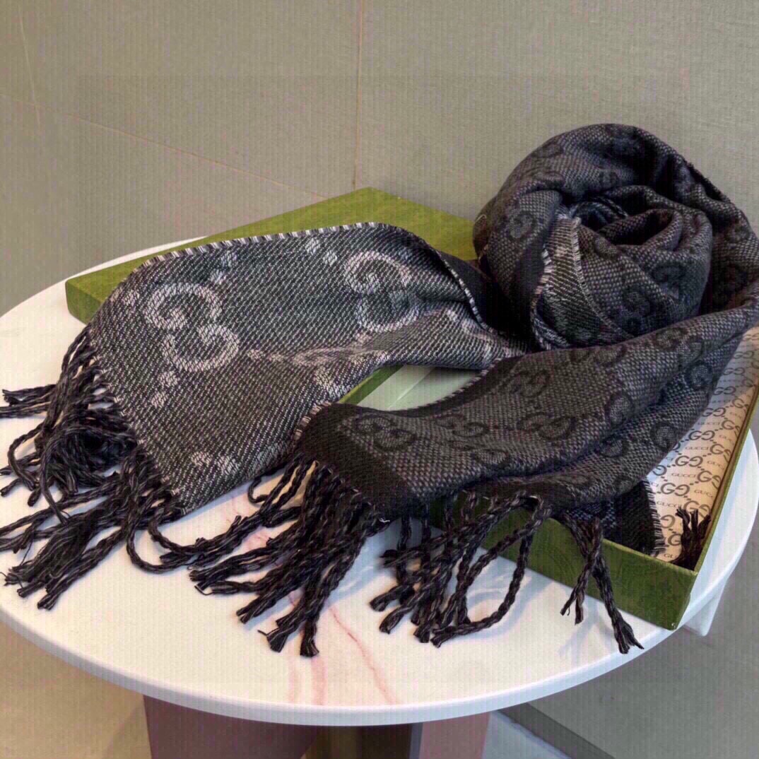 Gucci Unisex GG Jcquard Pattern Knit Scarf Tassels Grey Wool Light Grey GG (4)