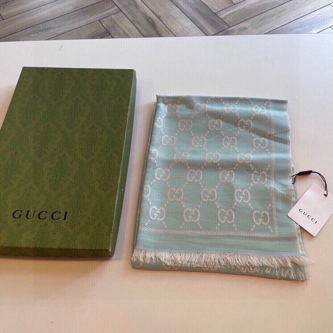 Gucci Unisex GG Wool Scarf Beige Mini GG Wool Turquoise Tassel Detail (5)