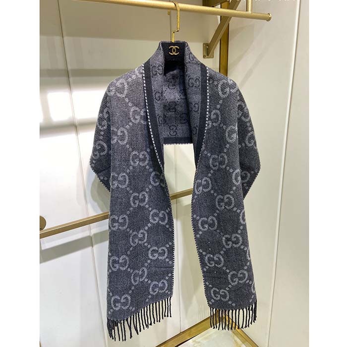 Gucci Unisex Original GG Jacquard Knit Scarf Tassels Grey Wool Light Grey (8)