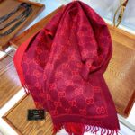 Gucci Women GG Jacquard Pattern Knitted Scarf Magenta Bordeaux GG Wool - Imagen 5
