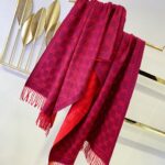 Gucci Women GG Jacquard Pattern Knitted Scarf Magenta Bordeaux GG Wool - Imagen 3