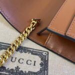 Gucci Women GG Matelassé Chain Wallet Brown Leather Double G Chain Strap - immagine 9