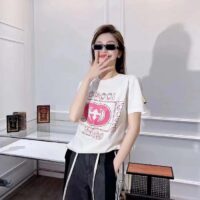 Gucci Women GG Vintage Logo Print T-Shirt Off White Cotton Jersey Crewneck (7)