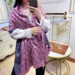 Gucci Women GG Wool Scarf Graphite Pink GG Fringe Edges - immagine 7