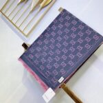 Gucci Women GG Wool Scarf Graphite Pink GG Fringe Edges - immagine 2