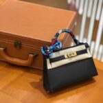 Hermes Women Mini Kelly 20 Bag in Togo Leather with Gold Hardware-Black - Imagen 5