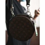 Louis Vuitton LV Unisex Audio Case Monogram Macassar Coated Canvas Black Cowhide – Bild 16