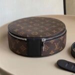 Louis Vuitton LV Unisex Audio Case Monogram Macassar Coated Canvas Black Cowhide – Bild 3