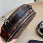 Louis Vuitton LV Unisex Audio Case Monogram Macassar Coated Canvas Black Cowhide – Bild 7