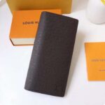 Louis Vuitton LV Unisex Brazza Wallet Taïga Leather Discreetly Stamped LV Initials - Imagen 2
