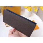 Louis Vuitton LV Unisex Brazza Wallet Taïga Leather Discreetly Stamped LV Initials - Imagen 4