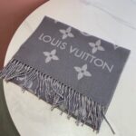 Louis Vuitton LV Unisex Essential Scarf Grey Wool Jacquard Weave Monogram Pattern - immagine 4