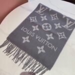 Louis Vuitton LV Unisex Essential Scarf Grey Wool Jacquard Weave Monogram Pattern - immagine 3