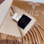 Louis Vuitton LV Unisex Essential Scarf Sandy Wool Contrasting Monogram Motif Signature - immagine 7