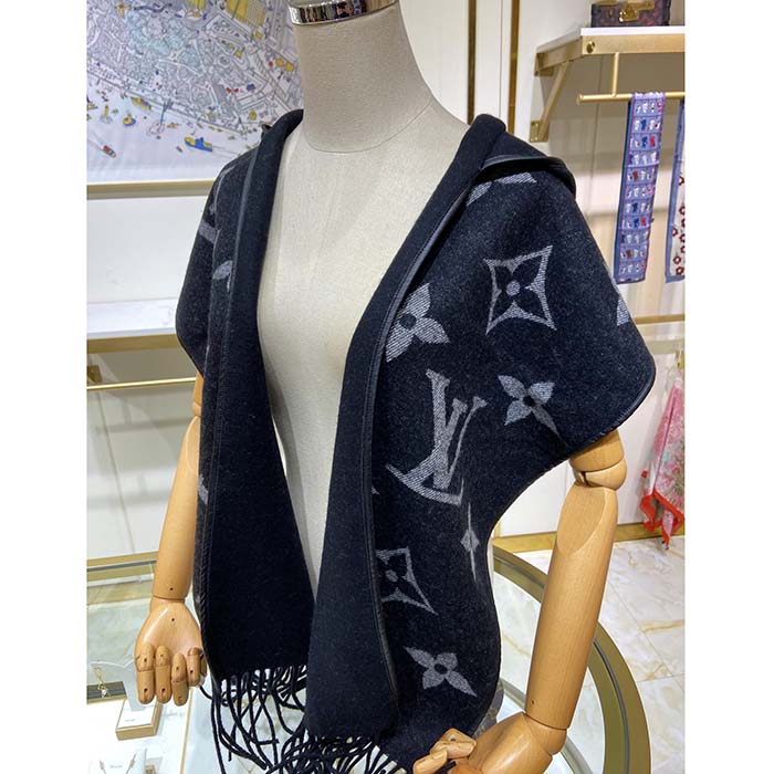 Louis Vuitton Cashmere Game On Monogram Scarf (SHF-bTJaXJ) – LuxeDH