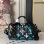 Louis Vuitton LV Unisex Keepall Bandoulière 25 Graffiti Green Monogram Coated Canvas - immagine 2