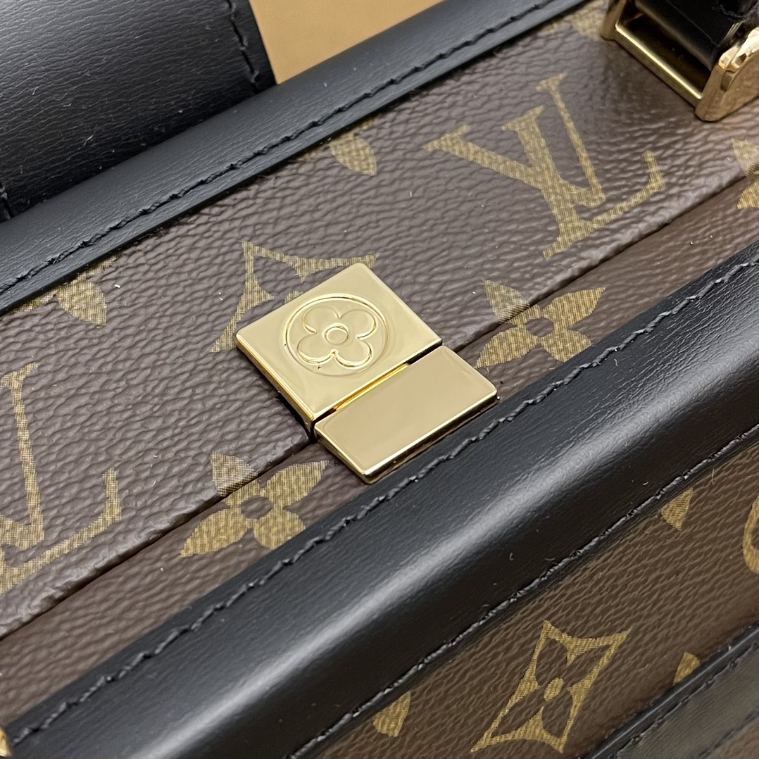Louis Vuitton LV Unisex Petite Malle V. Monogram Coated Canvas S-Lock (16)