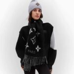 Louis Vuitton LV Unisex Reykjavik Scarf Black Soft Cashmere Monogram Pattern – Image 10