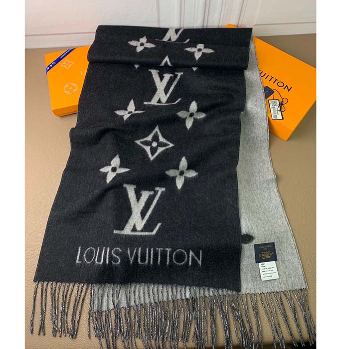 Louis Vuitton Cashmere Game On Monogram Scarf (SHF-bTJaXJ) – LuxeDH