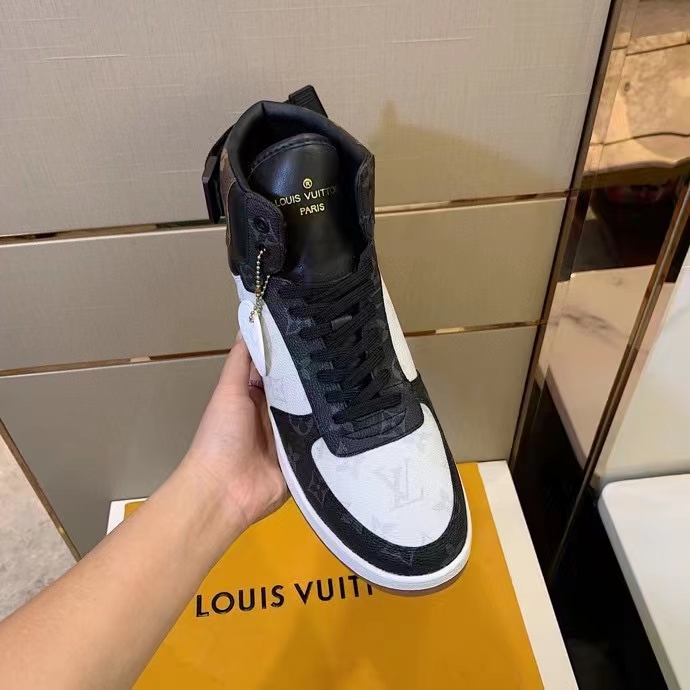 Louis Vuitton Rivoli Sneaker Sz 10.5 US 9.5 IT