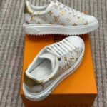 Louis Vuitton LV Unisex Time Out Sneaker Gold Monogram Debossed Calf Leather – Bild 5