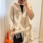Louis Vuitton LV Unisex Ultimate Shine Scarf Beige Allover Monogram Pattern Fringe Finish – Image 9