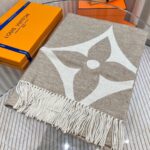 Louis Vuitton LV Unisex Ultimate Shine Scarf Beige Allover Monogram Pattern Fringe Finish – Image 2