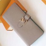 Louis Vuitton LV Unisex Vertical Wallet Galet Beige Aquamarine Blue Taurillon Cowhide Leather - immagine 2