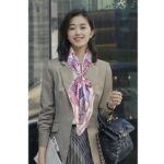 Louis Vuitton LV Women Kit 90 Square Sunrise Pastel Silk Print Monogram Pattern - immagine 10