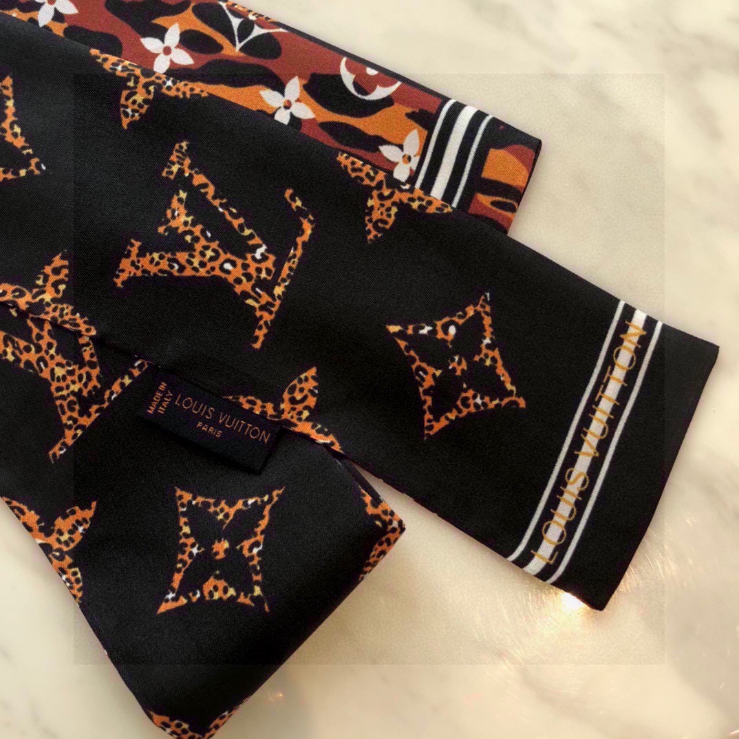 Louis Vuitton Silk Monogram Giant Jungle Bandeau Scarf (SHF-22135