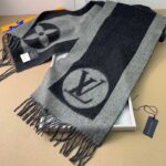 Louis Vuitton Unisex LV Cardiff Scarf Two-Tone Monogram Flower – Bild 4