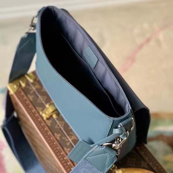 Louis Vuitton Takeoff Messenger Navy autres Cuirs