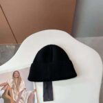 Prada Women Wool and Cashmere Beanie-Black - Imagen 5