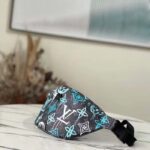 Louis Vuitton LV Unisex Discovery Bumbag Graffiti Green Monogram Coated Canvas Cowhide - Imagen 4