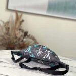 Louis Vuitton LV Unisex Discovery Bumbag Graffiti Green Monogram Coated Canvas Cowhide - Imagen 5