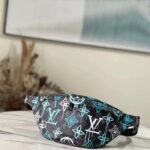 Louis Vuitton LV Unisex Discovery Bumbag Graffiti Green Monogram Coated Canvas Cowhide - Imagen 2