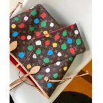 Louis Vuitton Unisex LVxYK Neverfull MM Tote Monogram Coated Canvas 3D Painted Dots Print - immagine 6