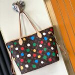 Louis Vuitton Unisex LVxYK Neverfull MM Tote Monogram Coated Canvas 3D Painted Dots Print - immagine 2