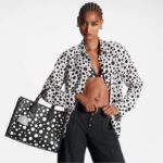 Louis Vuitton Unisex LVxYK OnTheGo MM Black White Embossed Grained Monogram Empreinte Cowhide - Imagen 14