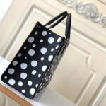 Louis Vuitton Unisex LVxYK OnTheGo MM Black White Embossed Grained Monogram Empreinte Cowhide - Imagen 8