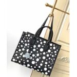 Louis Vuitton Unisex LVxYK OnTheGo MM Black White Embossed Grained Monogram Empreinte Cowhide - Imagen 2