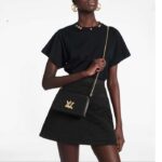 Louis Vuitton Women LV Twist Belt Chain Pouch Black Epi Grained Cowhide Leather - Imagen 12